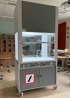 Dygestorium mobilne do szkolnej pracowni chemicznej